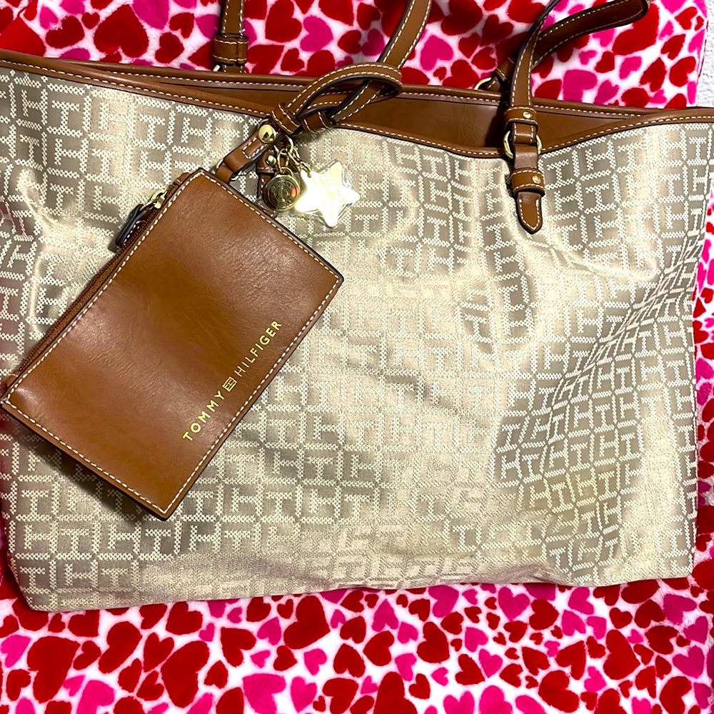 Tommy Hilfiger medium size handbag